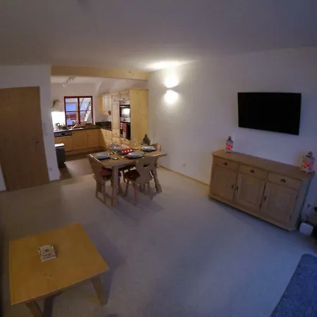 Hochstein Apartment *